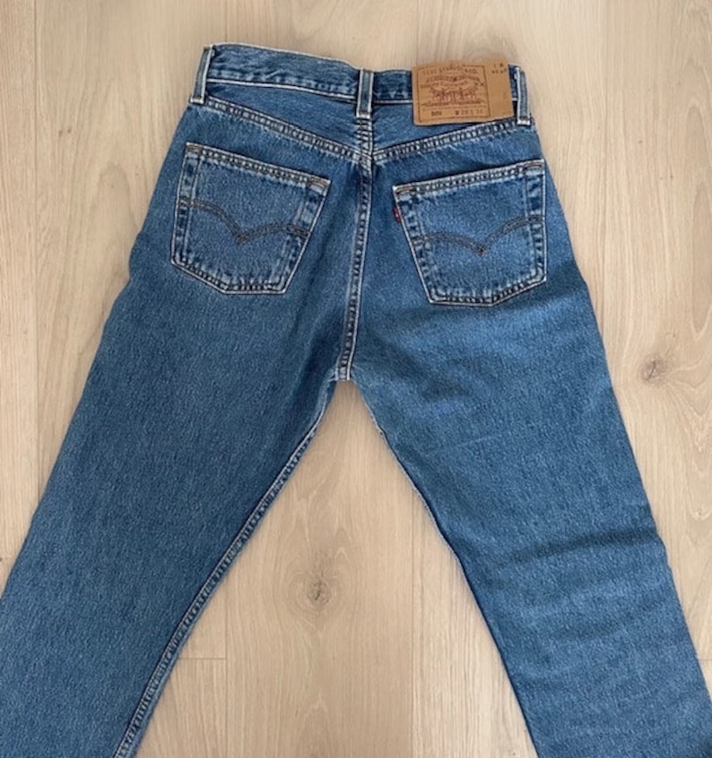 Vintage Levi's 501 Made in USA 90s jeans high waist classic blue wash image 5