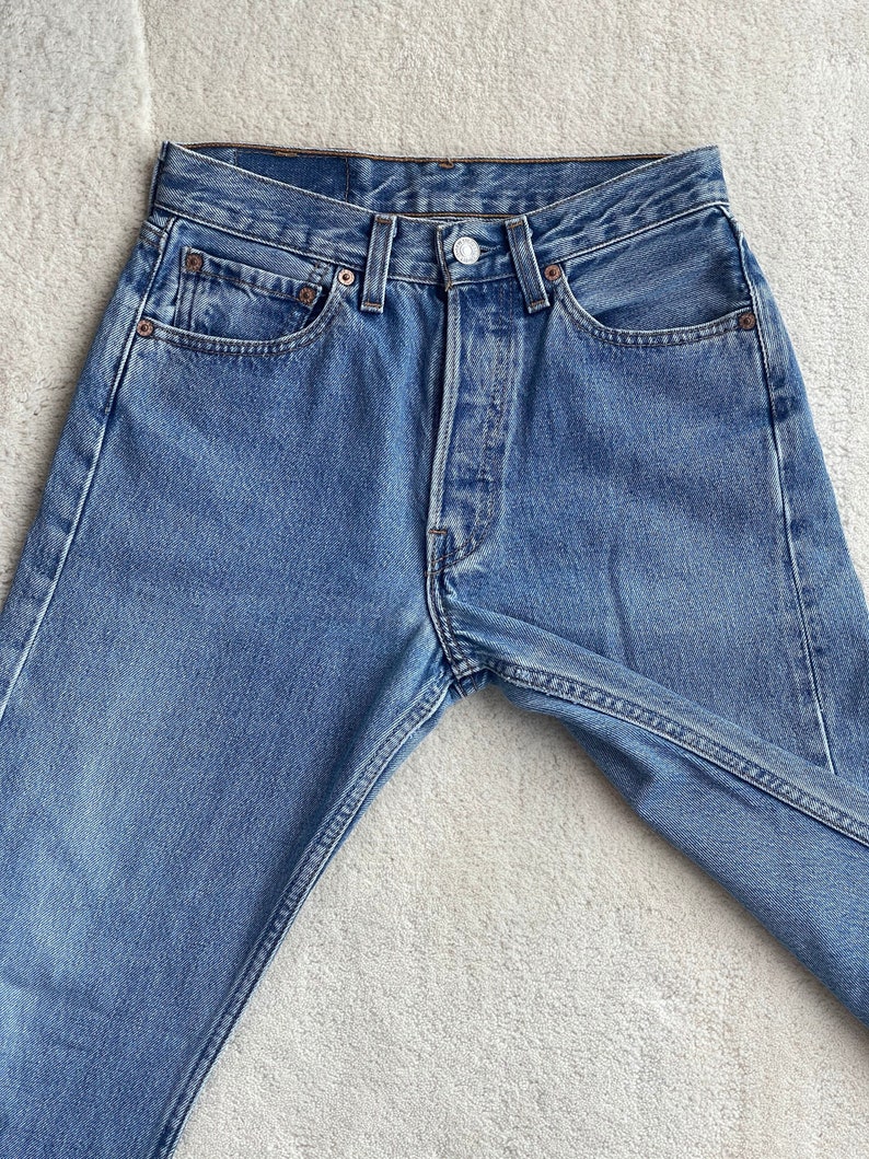 W27 Vintage Levi's 501 light blue wash 90s jeans Y2K straight fit image 6