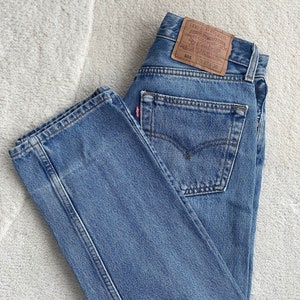 W27 Vintage Levi's 501 light blue wash 90s jeans Y2K straight fit image 9