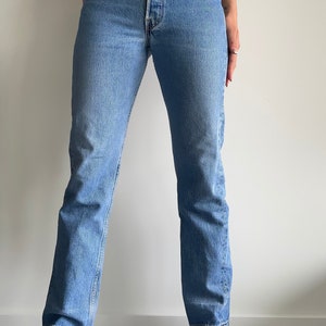 W27 Vintage Levi's 501 light blue wash 90s jeans Y2K straight fit image 2