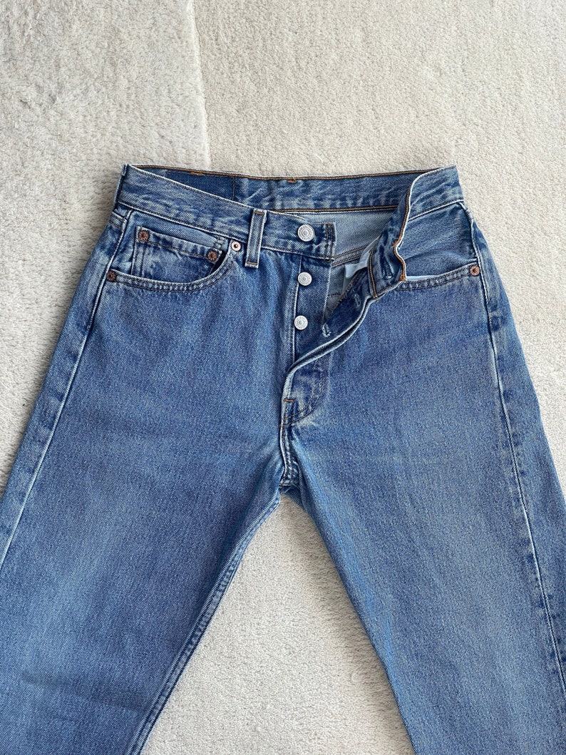 W27 Vintage Levi's 501 light blue wash 90s jeans Y2K straight fit image 7