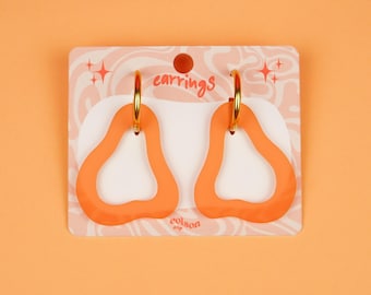Pendientes de aro con forma abstracta "FORMA - naranja escarchado". Joyería artesanal, acrílico ligero cortado a láser, acero inoxidable. Regalos para mujer.