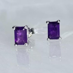 Dainty Amethyst Solitaire Earring Stud/Amethyst Vintage Stud/925Sterling Silver/Minimalist Handmade jewelry/February Birthstone/Gift for her