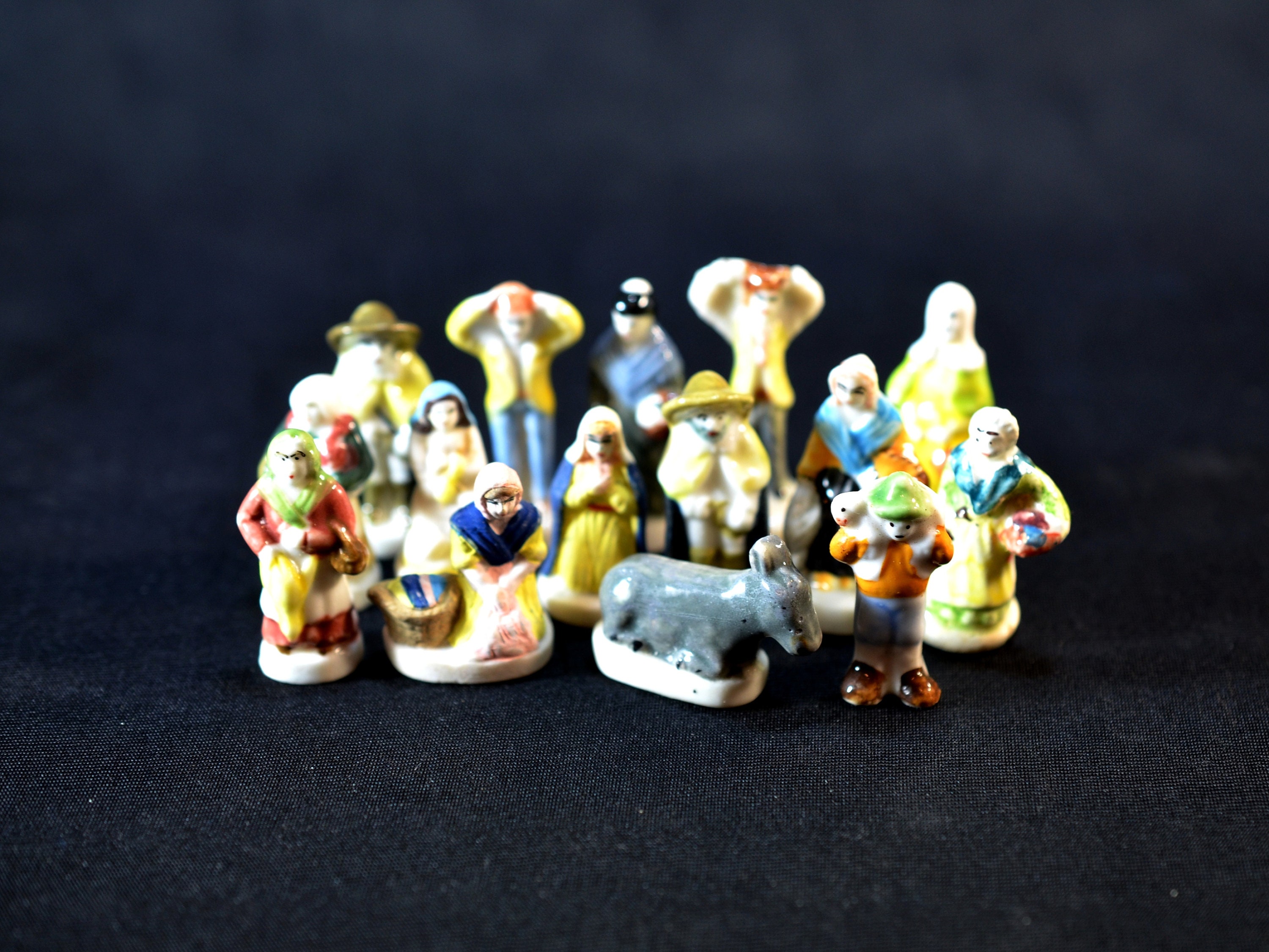 Vintage lot de 10 fèves en porcelaine mélangées toutes figurines santons  pour galette des rois épiphanie fabophile collectionneur passionné -   France