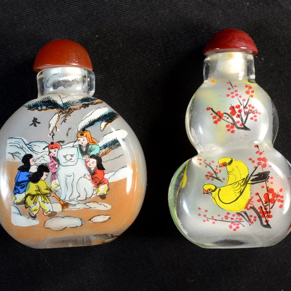 Una botella de perfume de perfume de vidrio oriental pintada a mano oriental, botella de tabaco japonesa, decoración china japonesa pintada a mano.