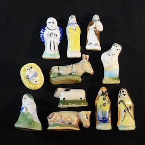 11 Vintage Miniature 1&quot; Christmas Nativity Fèves Tiny Hand Painted Diorama Collection French Bean Beans Galette Des Rois Porcelain Figurines
