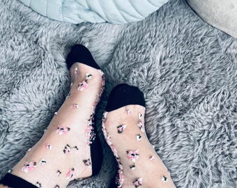 Floral Lace Ankle Socks: Sheer Nylon Low Cut Boat Socks