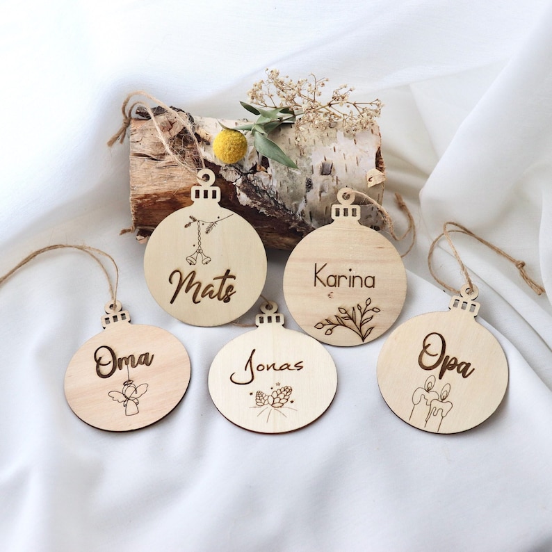 Weihnachtsbaumkugel aus Holz Tannenbaum Schmuck Holz Deko für den Christbaum individualisiert personalisiert / Weihnachten, Deko Bild 1