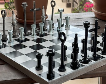 Schaakstukken V2 van bouten en moeren / echte motoronderdelen van een auto / volledig handgemaakt !!