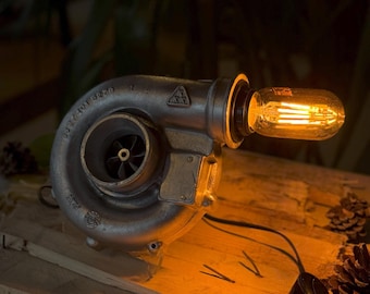 Wandlamp turbocompressor / Unieke decoratie motoronderdelen / Echte motoronderdelen van een auto
