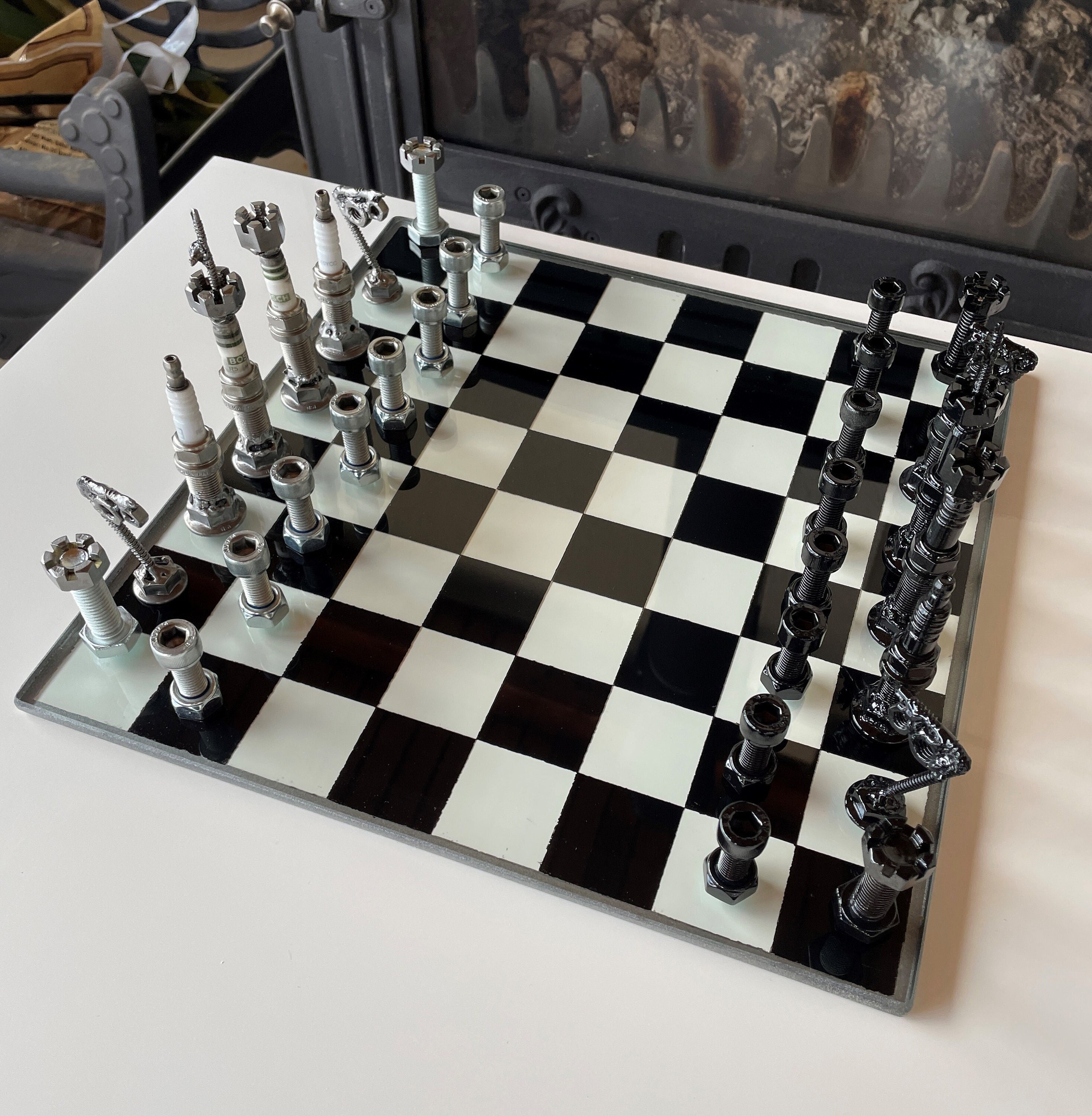 WALLPAPER BORDER CHESS PIECES GAME ROOM MAN CAVE NEW ARRIVAL