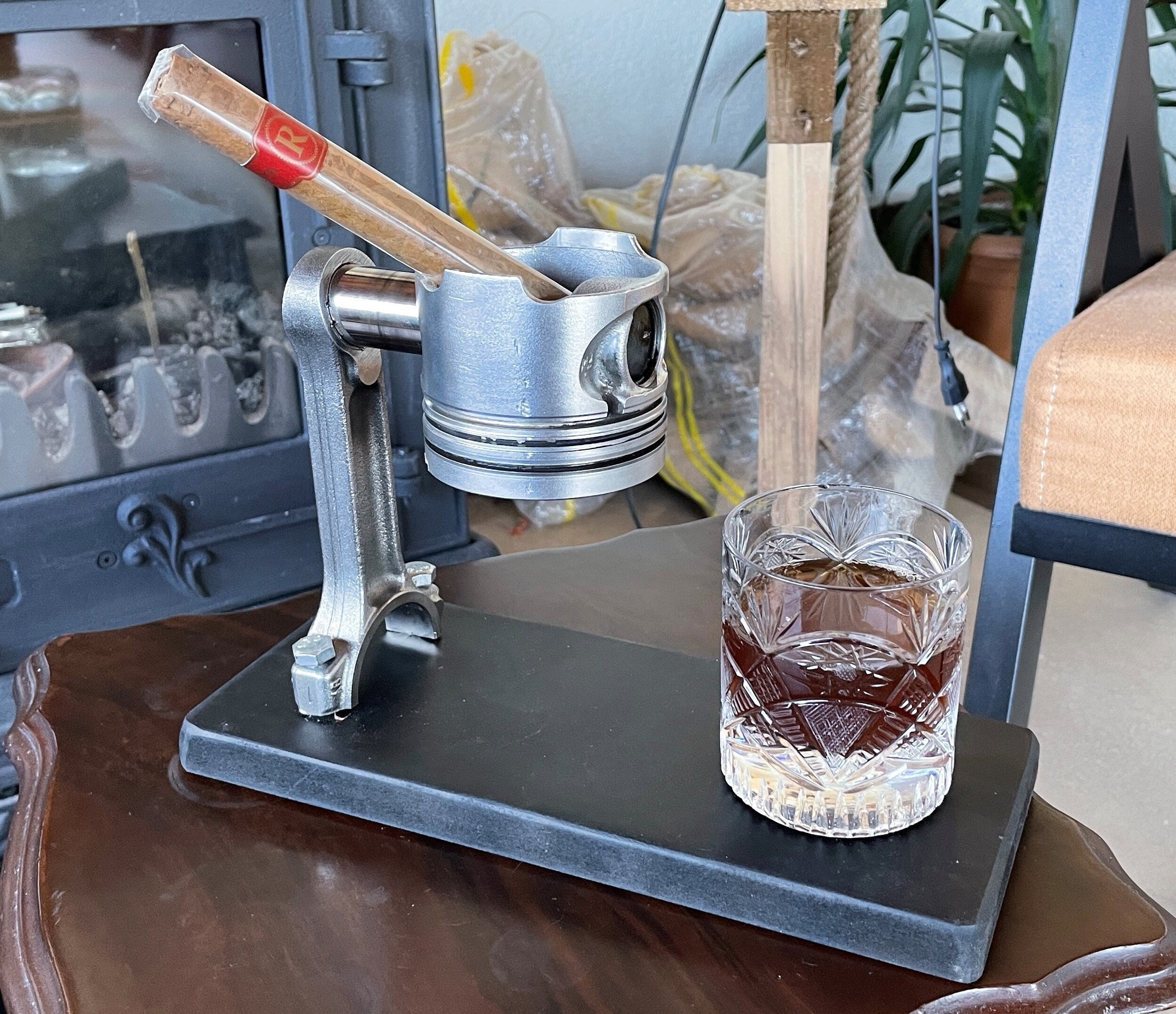 パーソナライズされたピストン シガー 灰皿 / 本物の車のエンジン部品