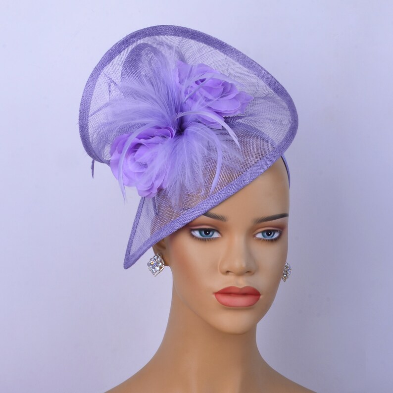 Nouveau fascinateur sinamay violet clair avec plumes/fleurs en soie, chapeau de fête, chapeau d'église, coupe de Melbourne, Kentucky Derby, chapeau fantaisie, chapeau de mariage. image 1