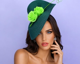 Chapéu verde-escuro para o Kentucky Derby: Fascinator para festa do chá com flores de seda.