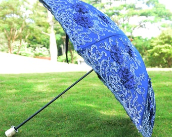 Parasol brodé bleu marine : parapluie de protection UV et solaire