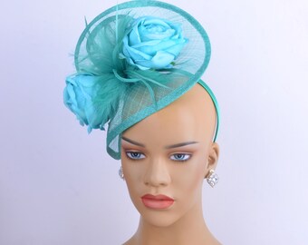 Neuer grüner, seeblauer Sinamay-Fascinator mit Federn/Seidenblumen, Partyhut, Kirchenhut, Melbourne-Tasse, Kentucky Derby, ausgefallener Hut, Hochzeitshut.