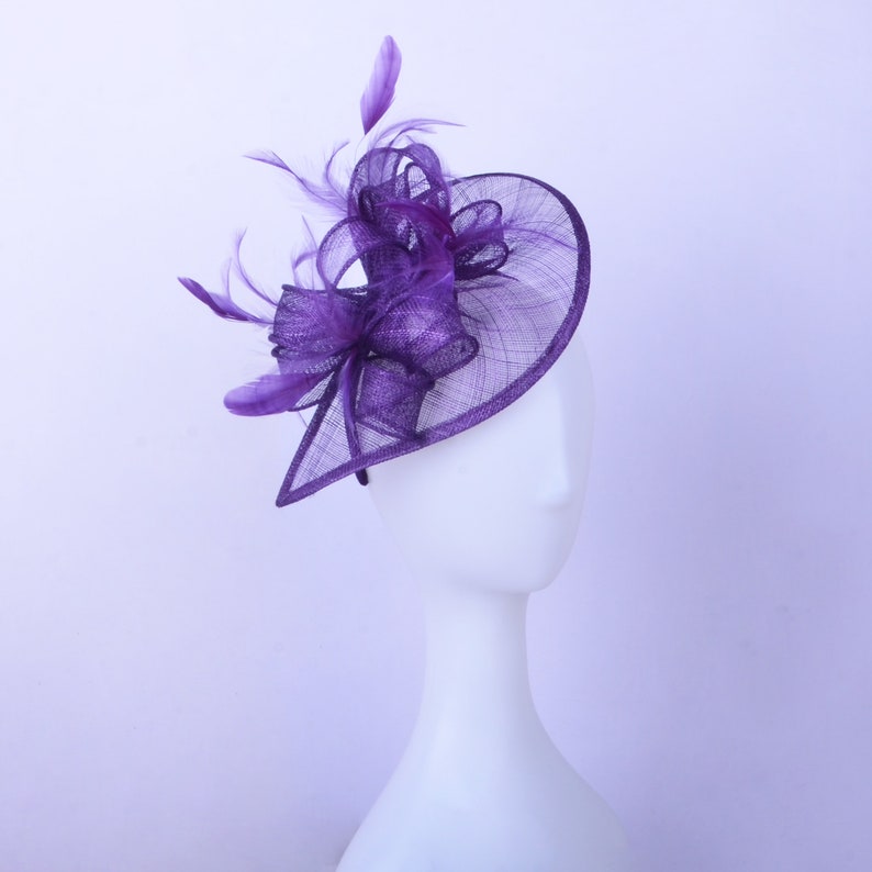 Neuer lila Sinamay-Fascinator, Teeparty-Hut, Kirchenhut, Melbourne-Becherhut, Kentucky-Derby-Hut, ausgefallener Hut, Hochzeitshut, Teeparty-Hut, Fascinator. Bild 1