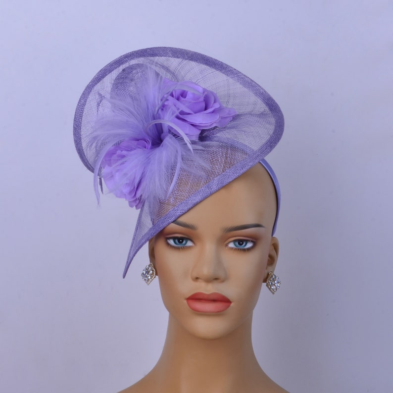 Nouveau fascinateur sinamay violet clair avec plumes/fleurs en soie, chapeau de fête, chapeau d'église, coupe de Melbourne, Kentucky Derby, chapeau fantaisie, chapeau de mariage. image 2