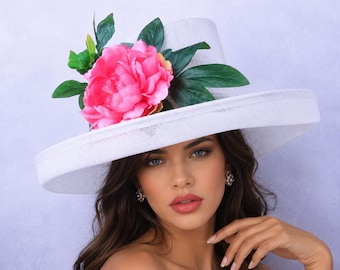 Sinamay Kentucky Derby-hoed: witte kerkhoed met bloem