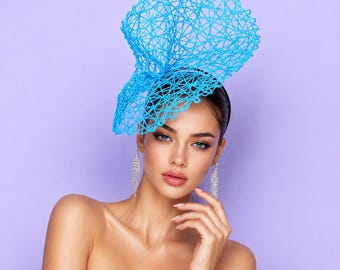 Base de tocado azul con diadema, para usar sola o para decorar tú misma.