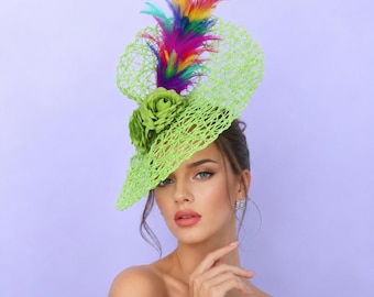 Chapéu fascinator verde para o Kentucky Derby, adorno de cabeça para festa do chá com penas e flores de seda.