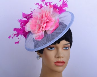 Neuer Sinamay Fascinator mit Federn/Seidenblume, Partyhut,Church Hat,Melbourne Cup,Kentucky Derby,Fancy Hat,Hochzeitshut, dreifarbig.