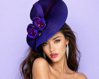 Cappello viola per il Kentucky Derby: un fascinator piumato da tea party.