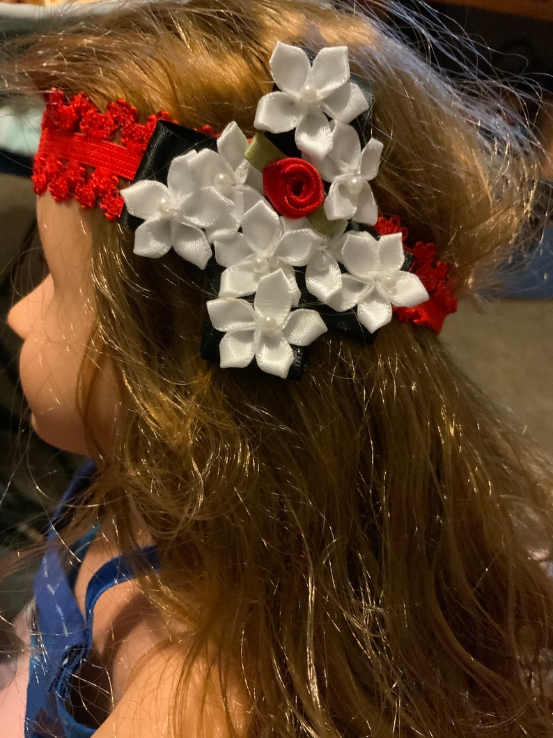 Child or infant hair bow.