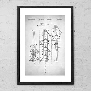 Może przedstawiać: Czarno-biały rysunek patentowy łodzi wioślarskiej ze szczegółowym schematem wewnętrznej struktury i komponentów. Numer patentu to 5 474 008, a data to 12 grudnia 1995.