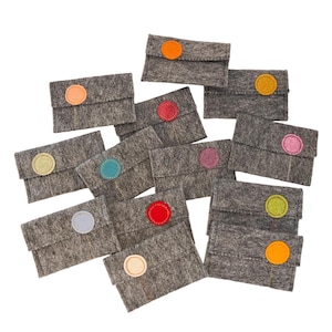 Gray Wool Felt Gift Card Holders with "Pop Flowers" immagine 1