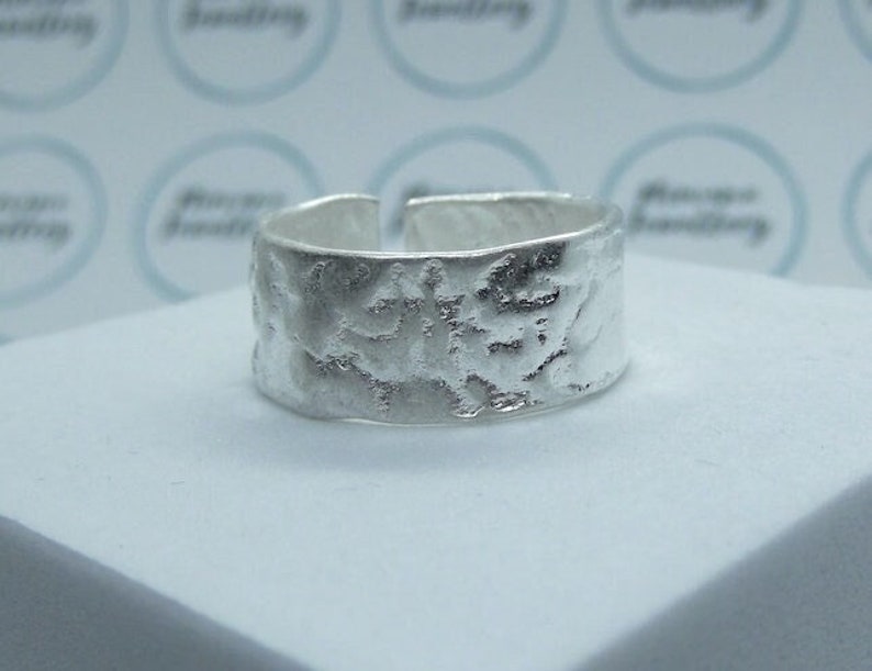 Anillo martillado ajustable, anillo texturizado imagen 1