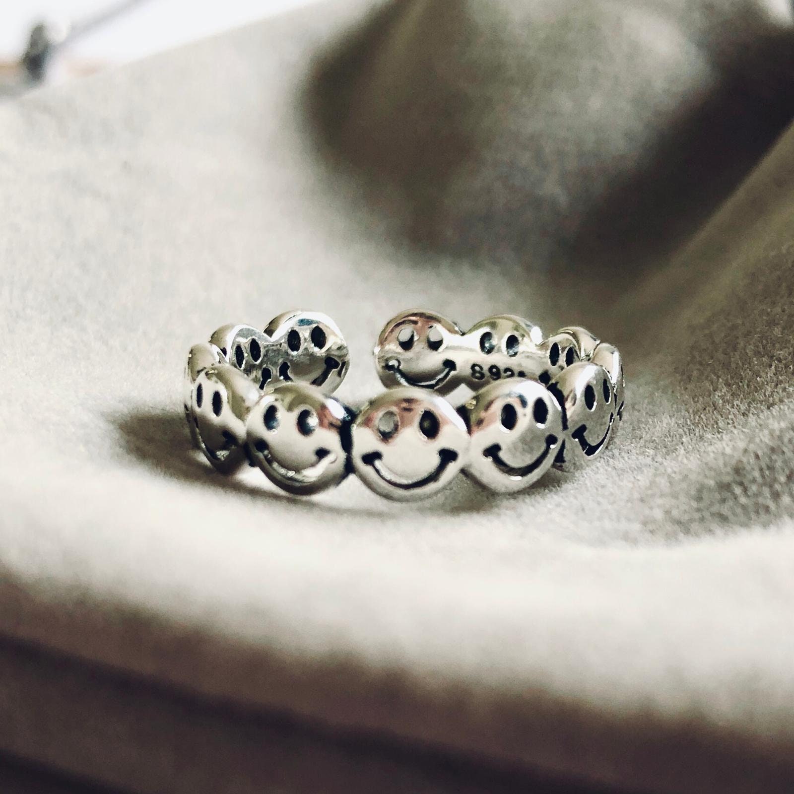 Anillo Cara Sonriente: El Accesorio que Alegra tu Día