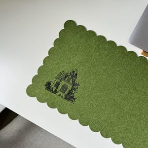 Alfombrilla de escritorio estilo cottagecore, alfombrilla con bordes festoneados y bordados, alfombrilla de teclado personalizada, decoración de escritorio femenina, estética de alfombrilla de escritorio, regalos estilo cottagecore