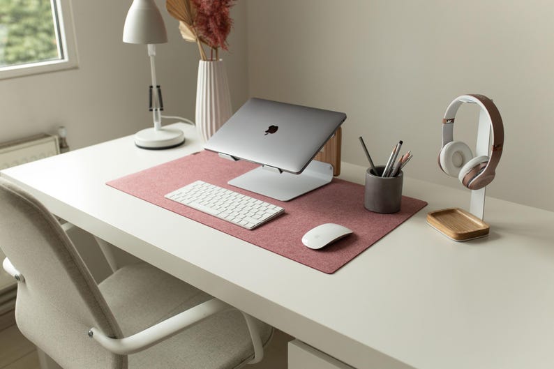 Filz-Schreibtischunterlage, Ästhetische Schreibtischunterlage, Tischmatte, Bürodekoration, Individuelles Mauspad, Tastaturunterlage, Große Schreibtischunterlage, Gemütliches Geschenk für den besten Freund Bild 4