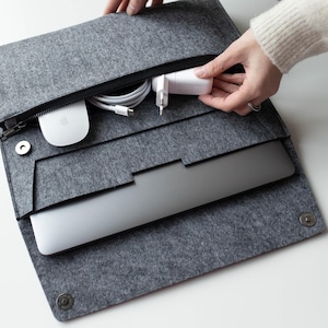 Capa de feltro para laptop, capa para Macbook Pro de 14 polegadas, presentes de Natal para colegas de trabalho, acessórios para laptop, capa cinza para Macbook, brindes corporativos, bolsa para laptop