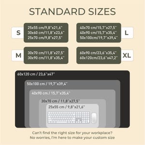 以下が含まれることがあります： S、M、L、XLのサイズオプションを含む、製品の標準サイズを示すグラフィック。寸法はセンチメートルとインチの両方で記載されており、最大サイズは60x120cm/23.6"x47.2"です。「あなたの職場にぴったりのサイズが見つかりませんか？ご心配なく、カスタムサイズをお作りします。」というテキストがあります。