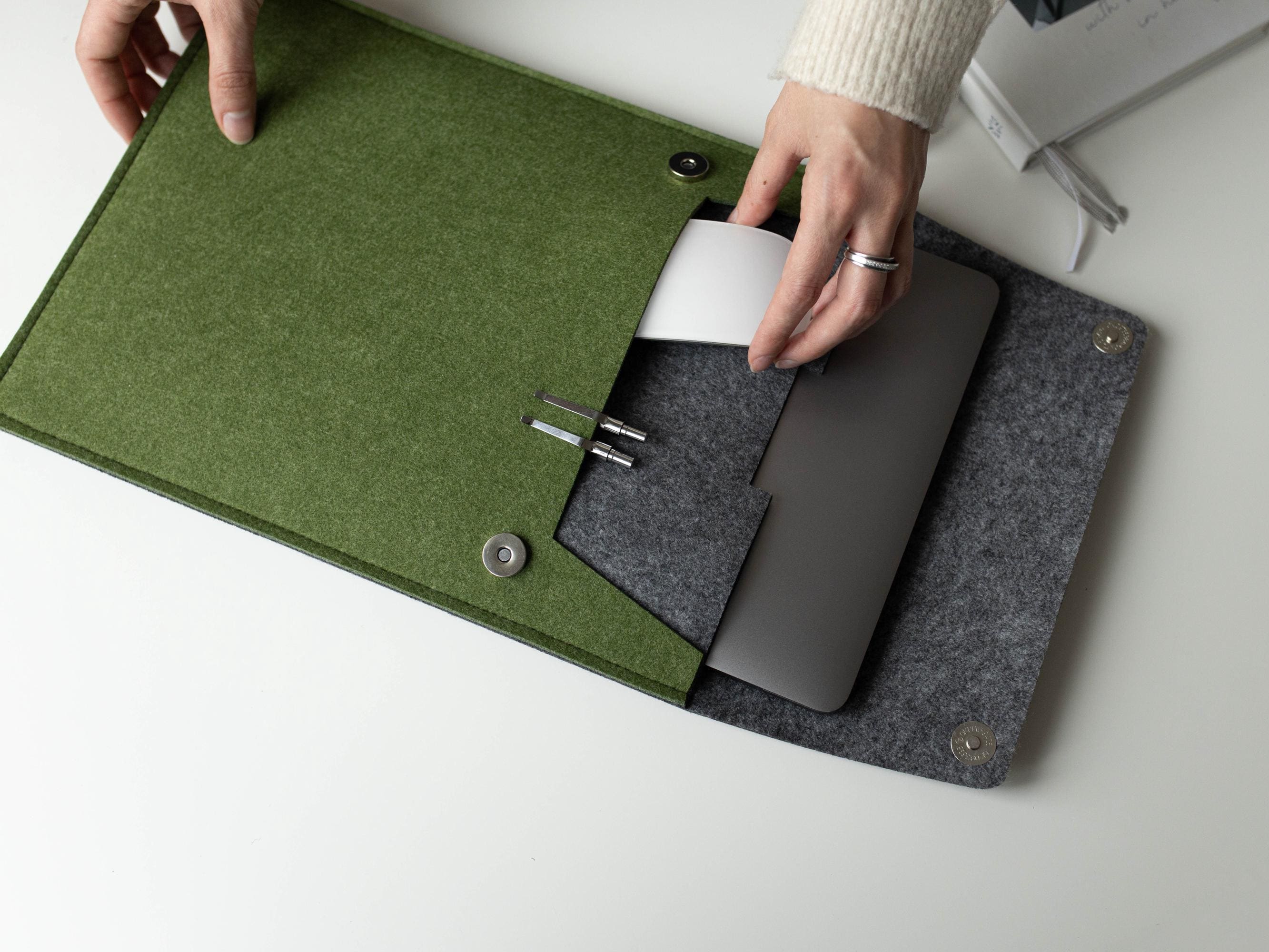 ノートスリーブ ブラック×ダークブラウン ノートパソコン用スリーブ - Etsy 日本