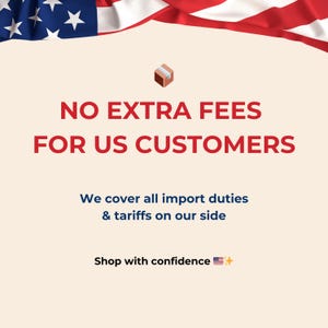 Puede incluir: Imagen con el texto "NO EXTRA FEES FOR US CUSTOMERS" en rojo, sobre un fondo beige. La parte superior presenta una bandera estadounidense. Tambi&eacute;n se puede ver el texto "We cover all import duties & tariffs on our side".
