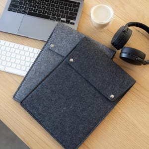 Felt Laptop Sleeve, Macbook Case, Employee Christmas Gift, Laptop Accessories, Macbook M4 Sleeve, Laptop Bag, 15 inch Macbook Sleeve