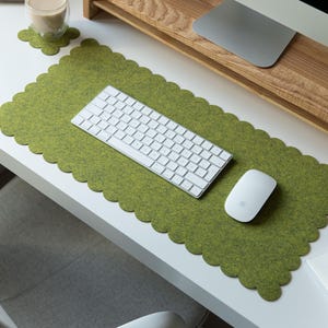 Tappetino da scrivania in feltro con bordi smerlati, tappetino per laptop verde foresta, tappetino per mouse personalizzato, accessori da scrivania in feltro, tappetino per mouse verde, regali per ufficio
