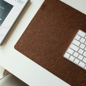 Tapis de bureau en feutre marron, tapis de souris, accessoires de clavier, sous-main pour décoration de bureau, tapis de clavier marron, cadeaux de remerciement, esthétique de bureau
