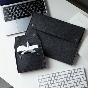 フェルト製ラップトップスリーブ付きコードオーガナイザー、Macbook Neoスリーブ、ラップトップアクセサリー、旅行用コードオーガナイザー、Macbookスリーブ、オフィスギフト