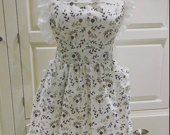 Handmade made to order,  Victorian Vintage Retro White Two pockets gathered broderie lace border Pinny 100% cotton full Apron!
