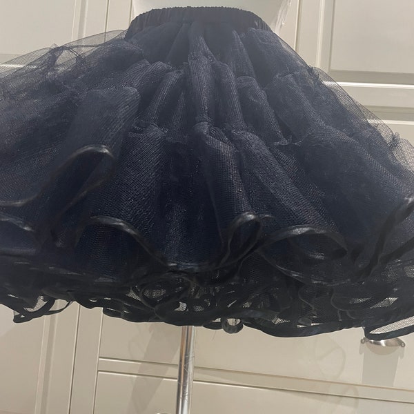 Handgemacht auf Bestellung, schwarzer Naylon Netzrock Petticoat Vintage Stil.