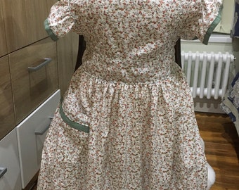Handmade Ruffled Floral Cotton Apron: Vintage Style