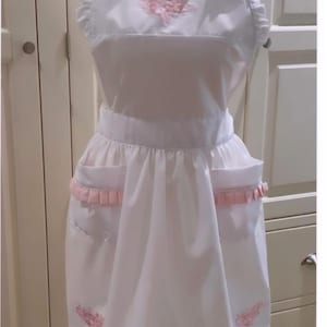 Geborduurd schort: handgemaakte cottage-chic retro overgooier, 100% katoen