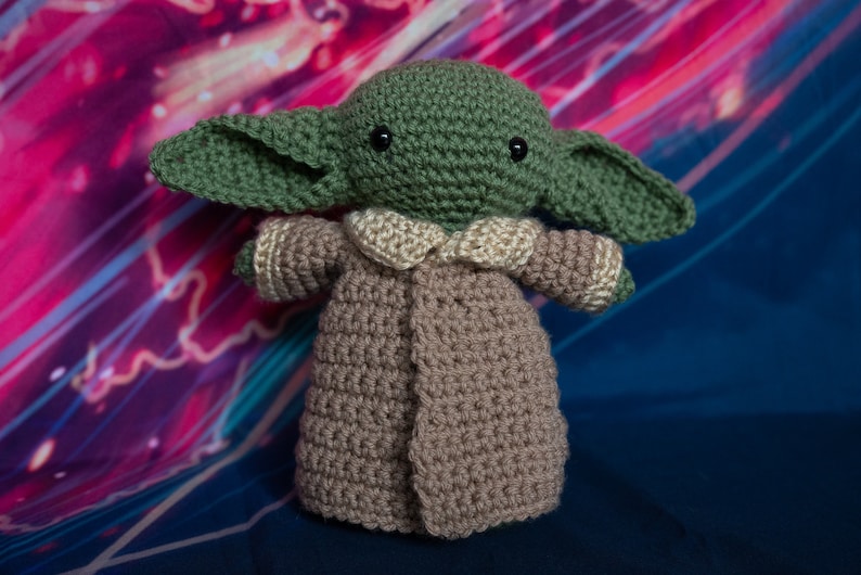 Virkad Baby Yoda Plysch bild 1