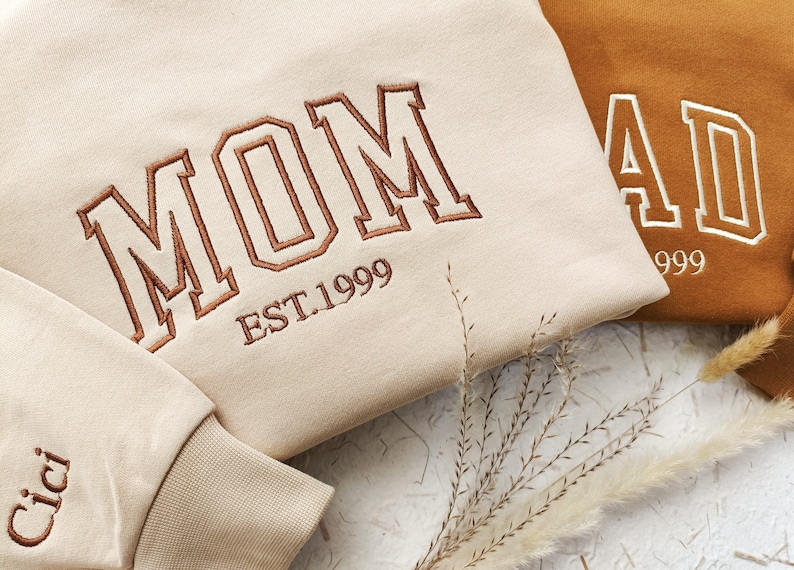 Mom/Dad Embroidered Crewneck Sweatshirt,Pregnancy Announcement,Daddy Mommy to be,Mother's day zdjęcie 3