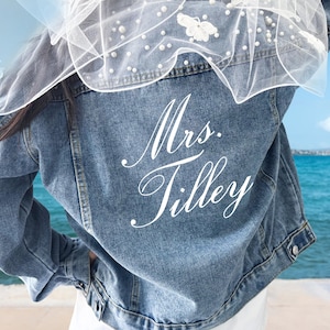 Hochzeit Braut Jeansjacke, Braut Jeansjacke mit Perlen, Hochzeit Jeansjacke, Datum unter der Kragenjacke, Brautgeschenk