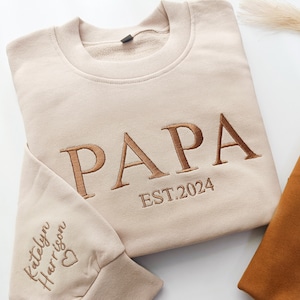 Sweat brodé papa/maman, nom sur la manche avec coeur, chemise pour l'année de naissance des papas, cadeau pour la fête des pères